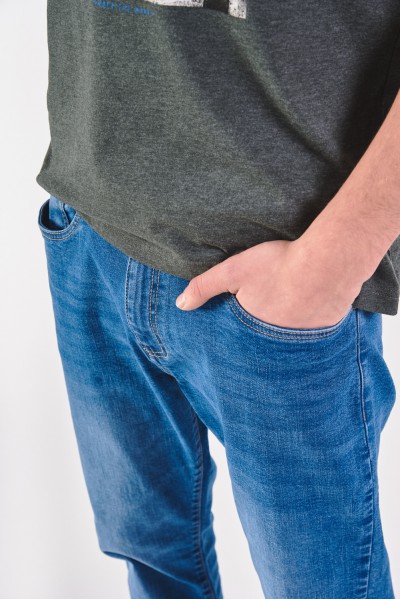 Klasyczne jeansy z normalnym stanem Klasyczne jeansy z normalnym stanem