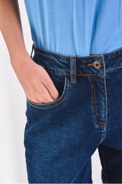 Dżinsy z ciemnego denimu Dżinsy z ciemnego denimu
