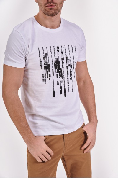 Biały t-shirt z nadrukiem Biały t-shirt z nadrukiem