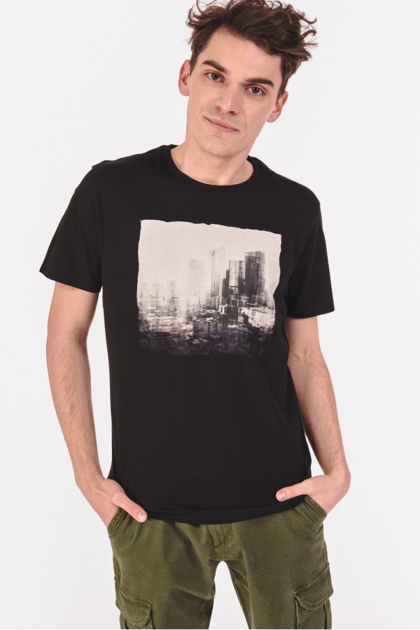 T-shirt z prostokątnym nadrukiem T-shirt z prostokątnym nadrukiem
