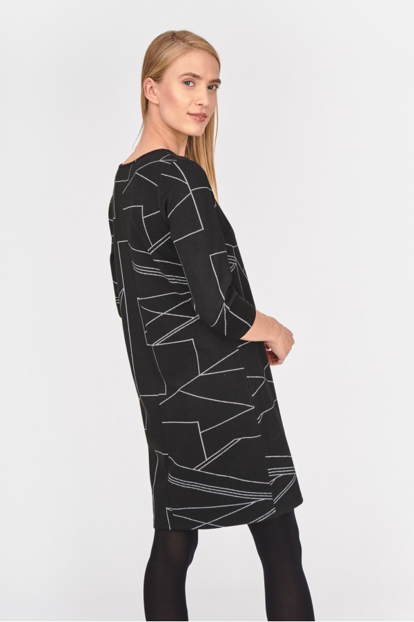 Sukienka w geometryczne wzory