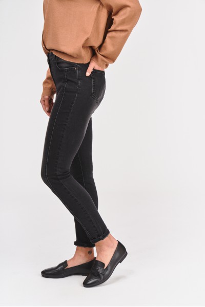Spodnie z ciemnego denimu Spodnie z ciemnego denimu