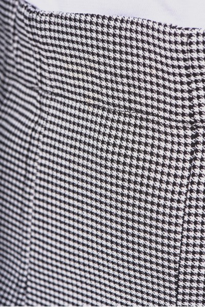 Materiałowe spodnie o kroju chino Materiałowe spodnie o kroju chino