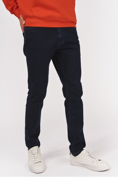 Jeansy w odcieniu ciemnego denimu Jeansy w odcieniu ciemnego denimu