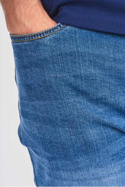 Jeasny z jasnego denimu Jeasny z jasnego denimu
