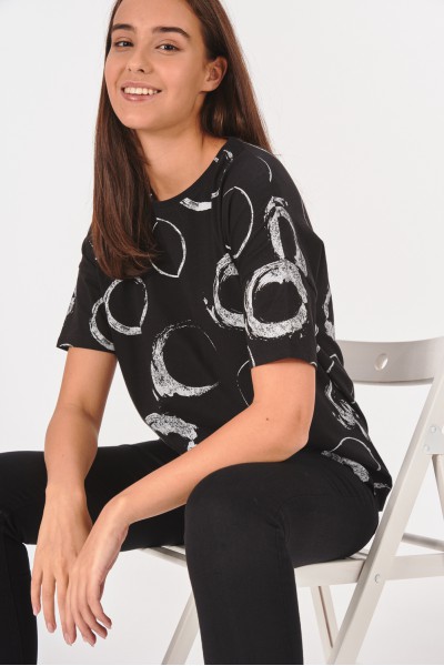 T-shirt w nieregularne wzory T-shirt w nieregularne wzory