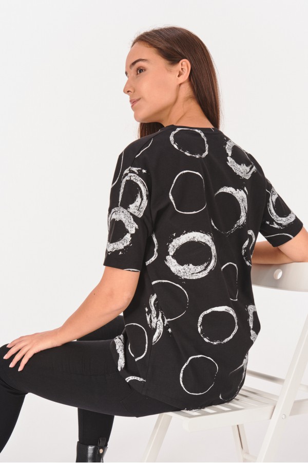 T-shirt w nieregularne wzory T-shirt w nieregularne wzory