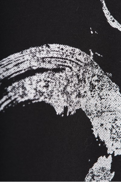 T-shirt w nieregularne wzory T-shirt w nieregularne wzory