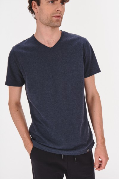 T-shirt z dekoltem w serek T-shirt z dekoltem w serek