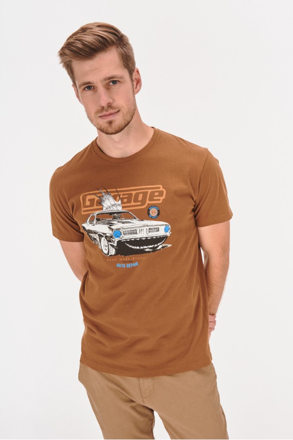 T-shirt z samochodowym nadrukiem T-shirt z samochodowym nadrukiem