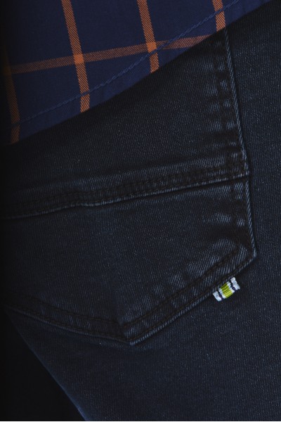Jeansy z ciemnego denimu Jeansy z ciemnego denimu