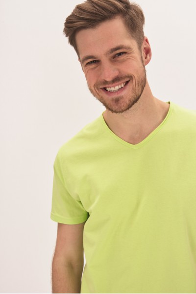 T-shirt z dekoltem w serek T-shirt z dekoltem w serek
