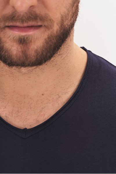 T-shirt z dekoltem w serek T-shirt z dekoltem w serek
