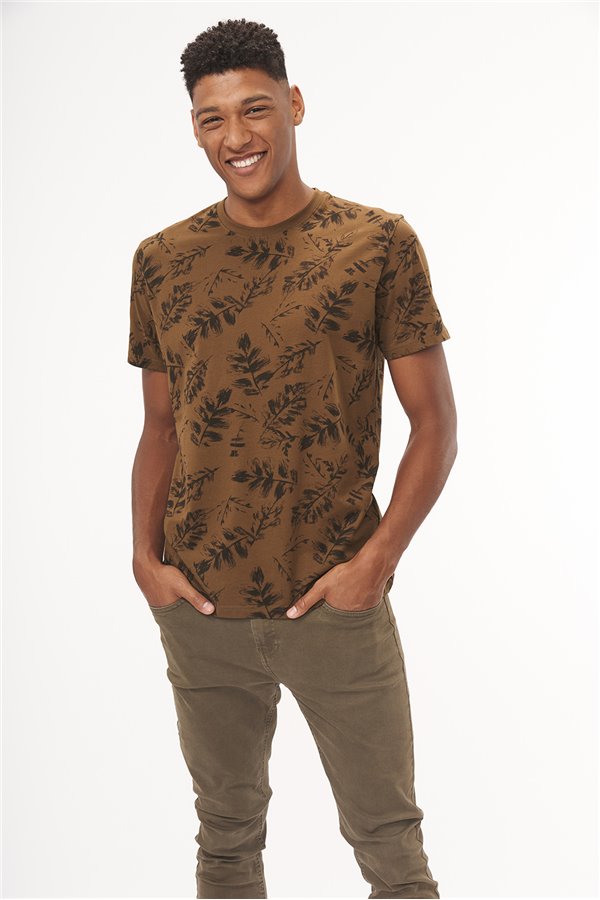 T-shirt w liście T-shirt w liście