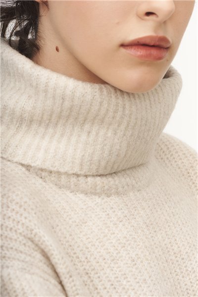 Sweter z dodatkiem wełny